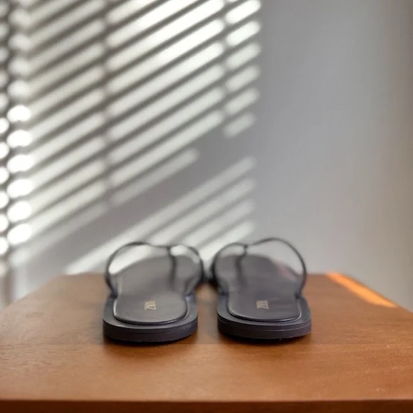 NWOT Zara Flip Flops - Picture 3 of 3